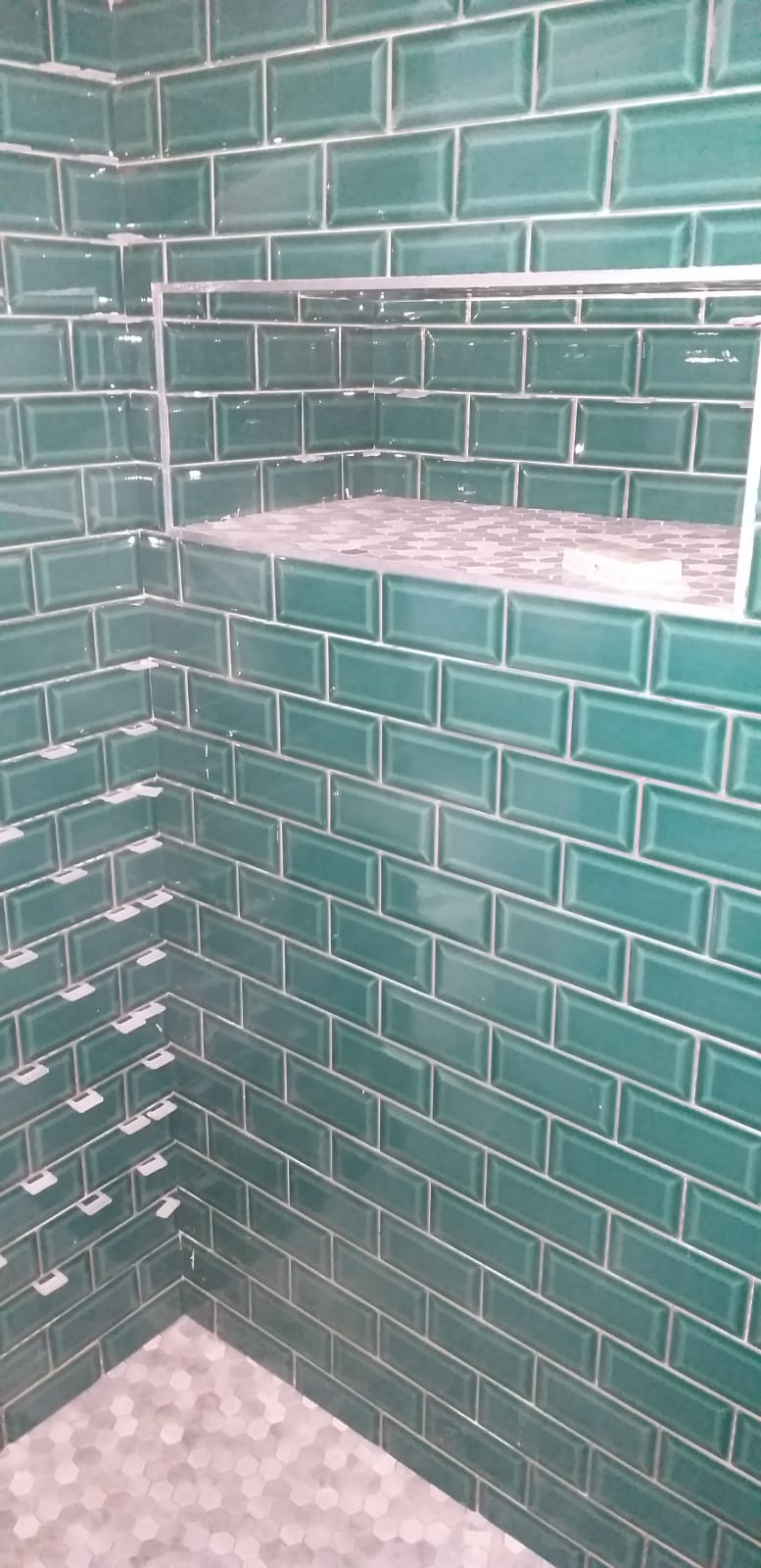 Douche en faïence métro
